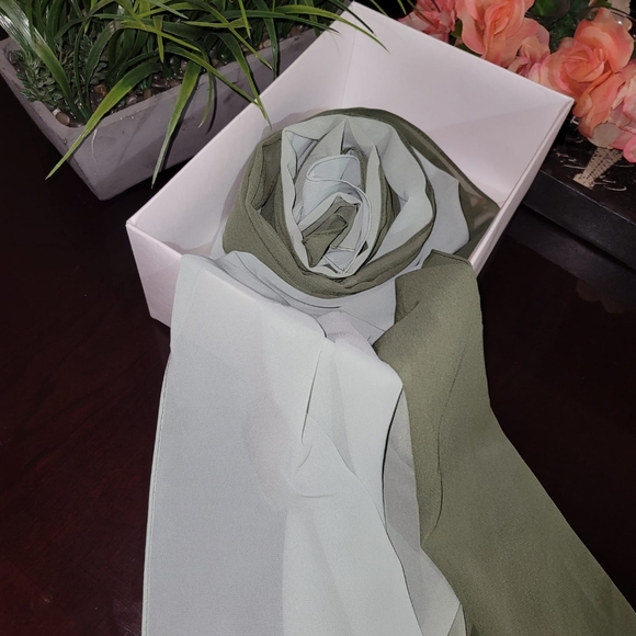 Scarf - Picture 4 of 9